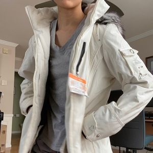 WHITE SKI JACKET